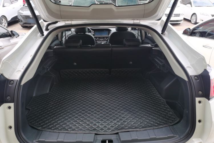 Used Venucia T90 2017 2.0L CVT Leading Edition Trunk