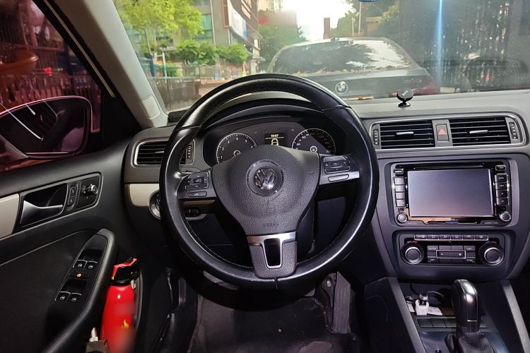Used Volkswagen Sagitar 2014 Revised Version 1.4TSI Automatic Luxury Edition Steering Wheel