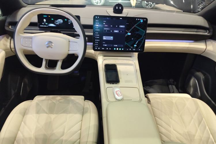 Used Nio ES6 2025 75 kWh Center Console