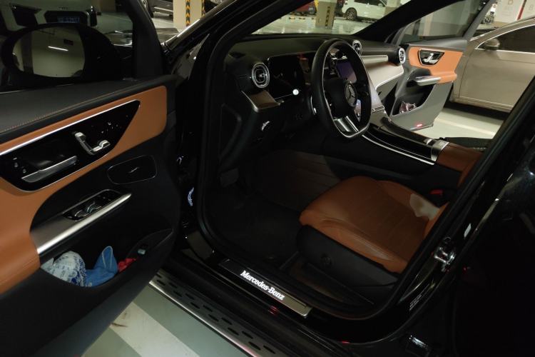 Used Mercedes-Benz GLC 2023 GLC 300 L 4MATIC Dynamic Edition 5-seater Interior 3