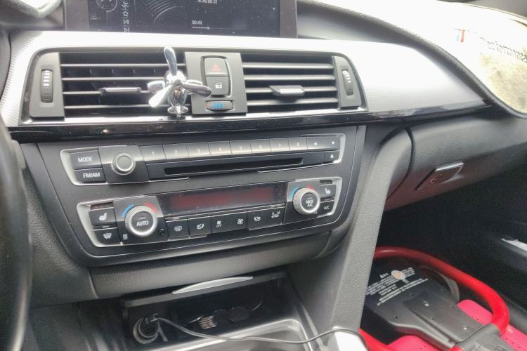 Used BMW 3 Series 2014 328i M Sport Edition Audio And AC Panel