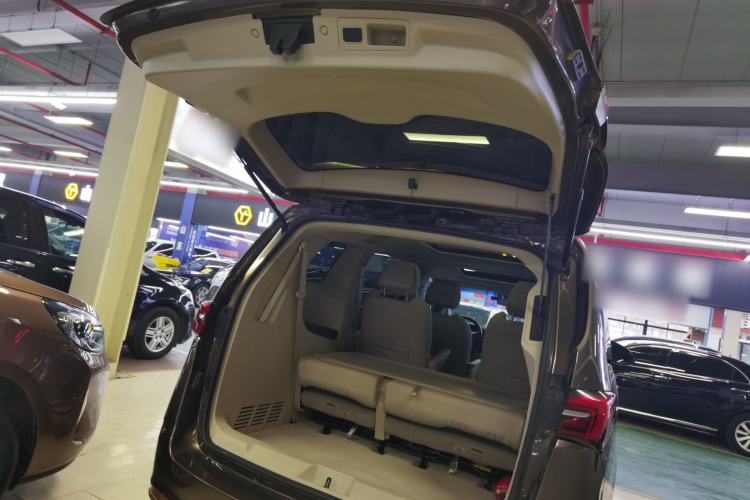 Used Buick GL8 2023 Land Executive Class Deluxe Model