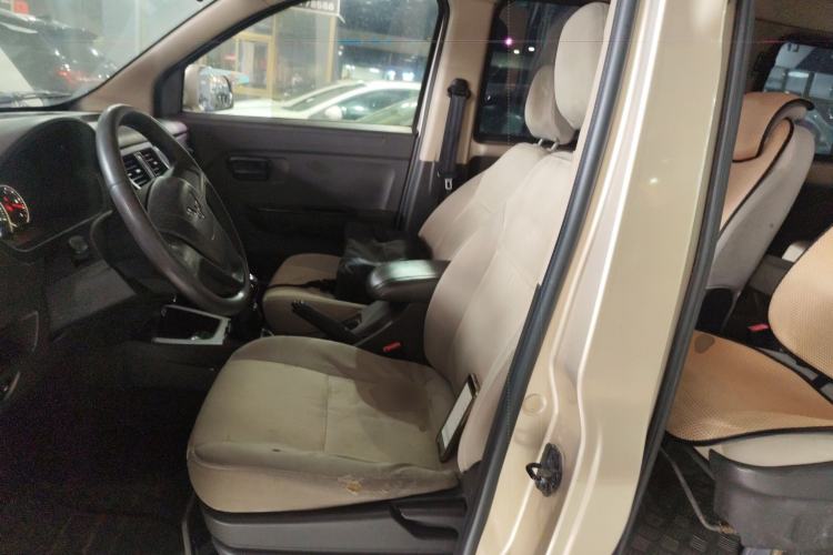 Used Wuling Rongguang V 2016 1.5L Standard Version
