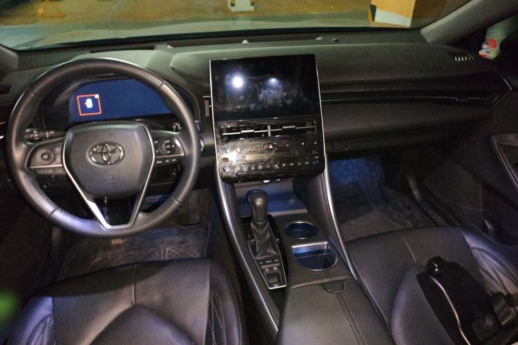 Used Toyota Avalon 2023 Dual-Motor 2.5L XLE Prestige Edition Center Console
