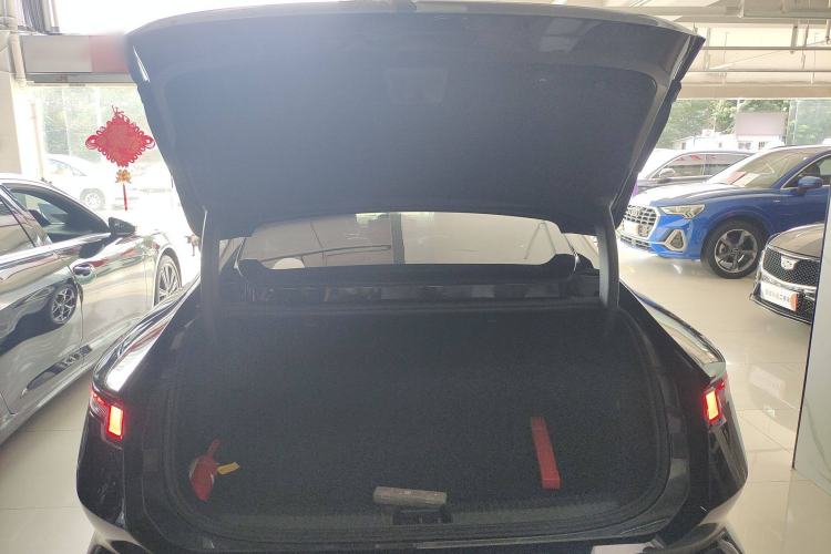 Used Lynk & Co Z10 2025 71 kWh 602 km Range Rear-Wheel Drive Pro