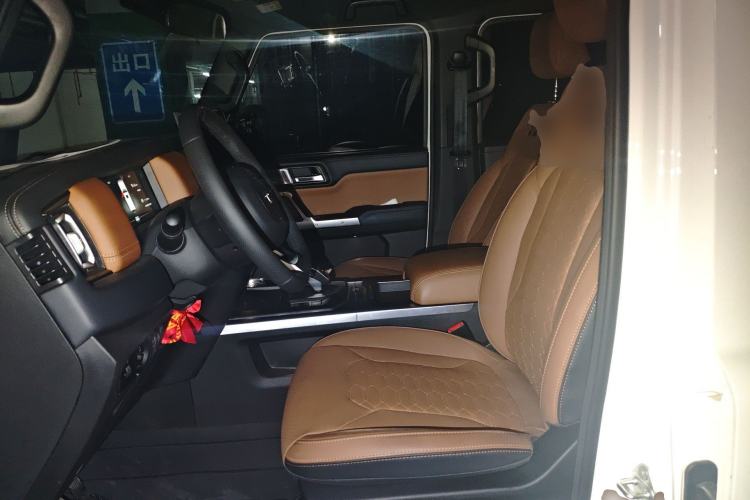 Used 212 T01 2024 2.0T Explorer
