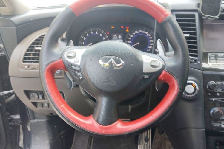 Used Infiniti QX70 2013 3.7L Standard Edition