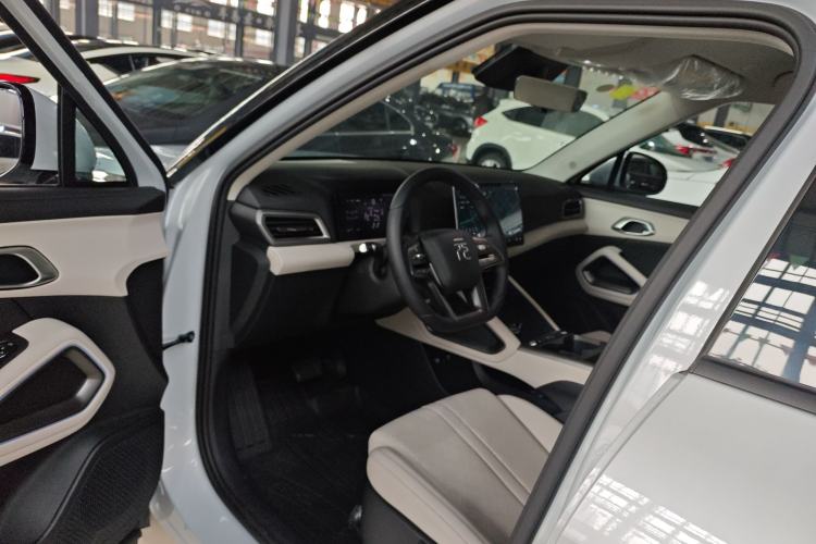 Used BYD Yuan UP 2025 Intelligent Driving Version 401 KM Dynamic Edition Driver Seat