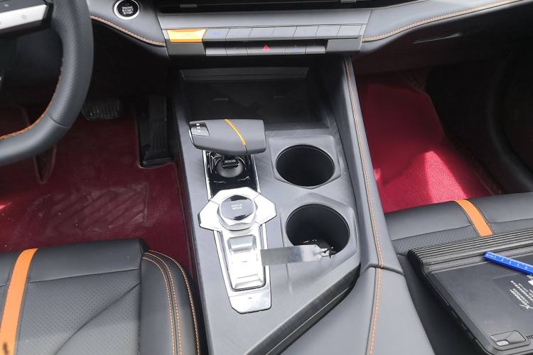 Used Changan UNI-V 2025 1.5T 500Bar Prestige Version