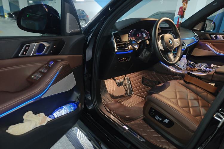 Used BMW X5 2022 xDrive 40Li M Sport Package Driver Seat