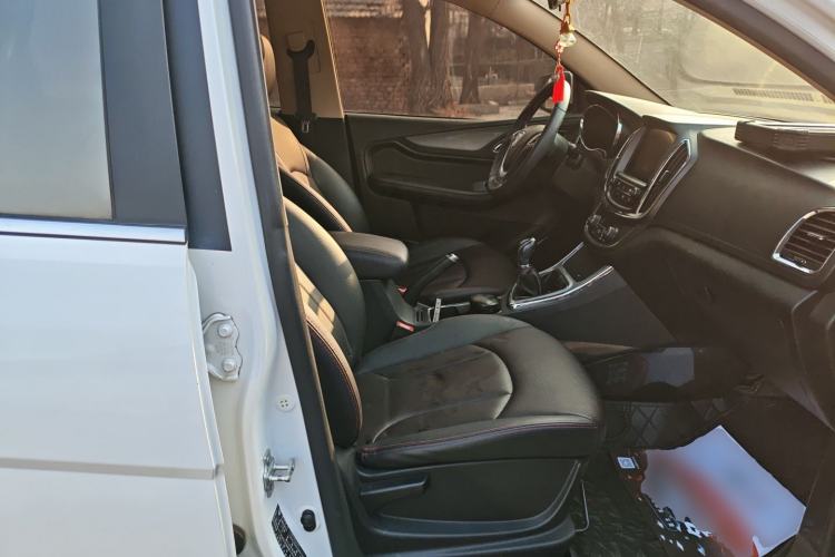 Used Baojun 560 2015 1.8L manual luxury version