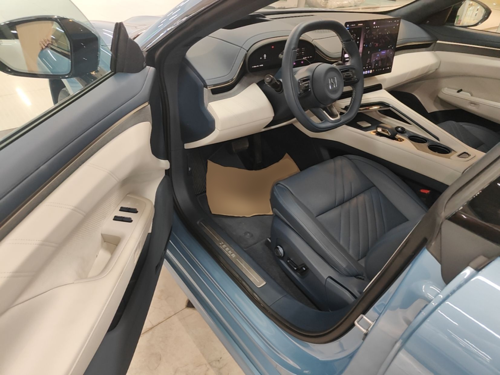 Zeekr 001 2025 YOU Edition 100 kWh All-Wheel Drive — снимка 18