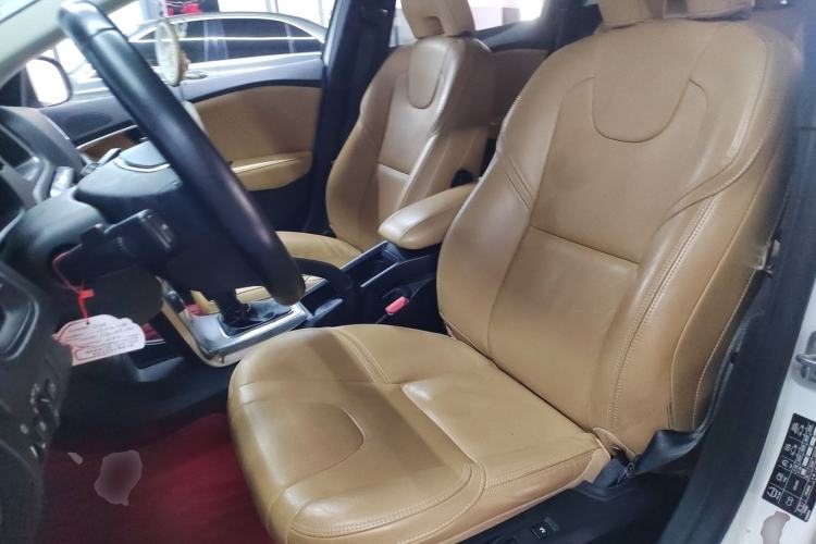 Used Volvo V40 2017 T3 Zhiya Edition
