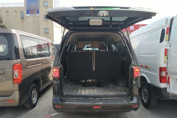 Used FORTHING Lingzhi 2023 M5L 1.6L Base Model 7 Seats Trunk