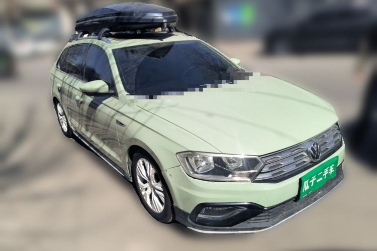 Used Volkswagen C-TREK 2017 1.6L Automatic Luxury Model Front Right 45 Deg