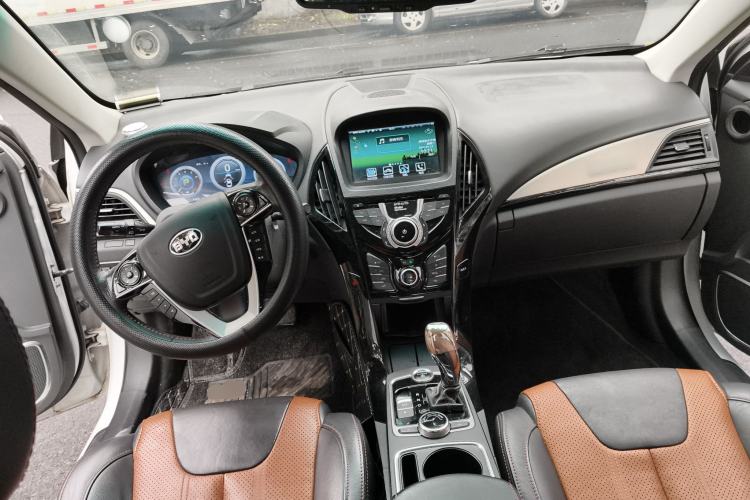 Used BYD Qin New Energy 2015 1.5T Dual-Crown Flagship Plus Edition
