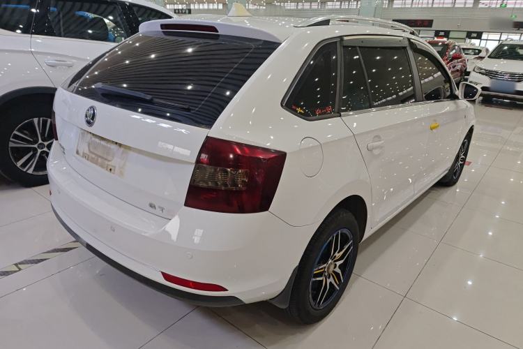 Used Skoda Rapid Spaceback 2014 1.6L Manual Enjoyment Edition
