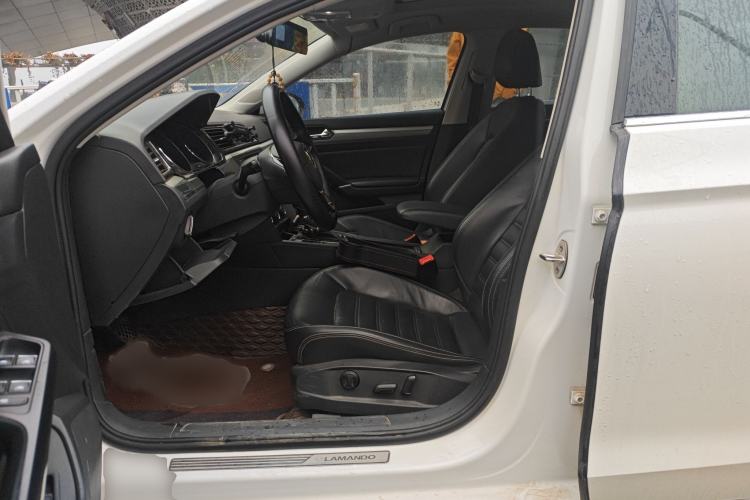 Used Volkswagen Lamando 2015 280TSI DSG Luxury Edition
