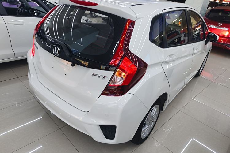 Used Honda Fit 2016 1.5L SE CVT Fashion Model Rear Right 45 Deg