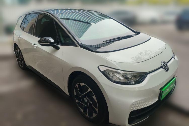 Used Volkswagen ID.3 2024 Outstanding Edition Front Right 45 Deg