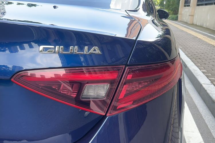 Used Alfa Romeo Giulia 2017 2.0T 200HP Luxury Edition
