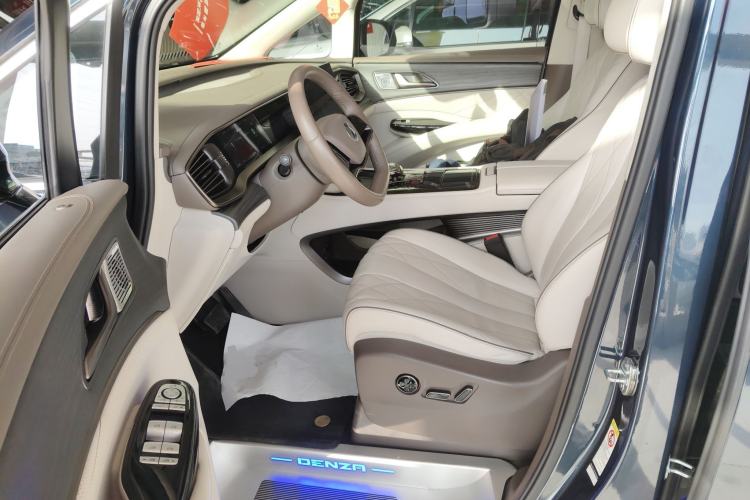 Used Denza D9 2022 DM-i 970 Four-Wheel Drive Flagship Model
