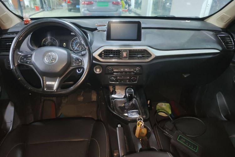 Used Dongfeng Fengon S560 2018 1.8L Manual Urban Model 7 Seats Interior 2