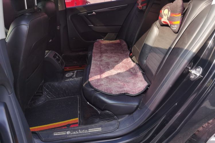 Used Volkswagen Magotan 2016 1.8TSI Luxury Comfort Model Left Rear Seat