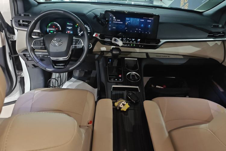 Used Toyota SIENNA 2023 2.5L Hybrid Deluxe Edition Center Console