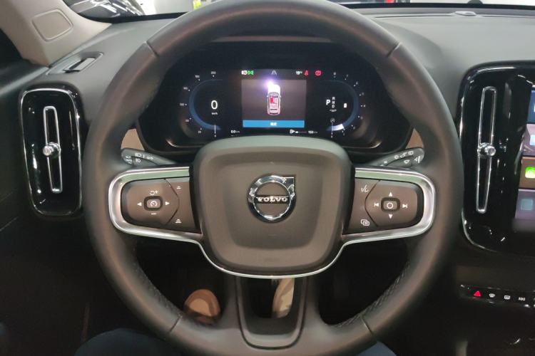 Used Volvo XC40 2024 B4 4x4 Smart Luxury Edition