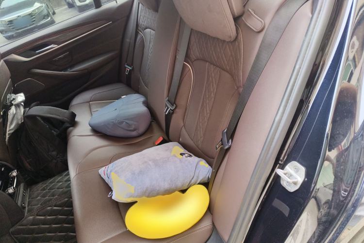 Used BMW 5 Series 2022 Second Facelift 530Li Luxury Version M Sport Package Left Rear Seat