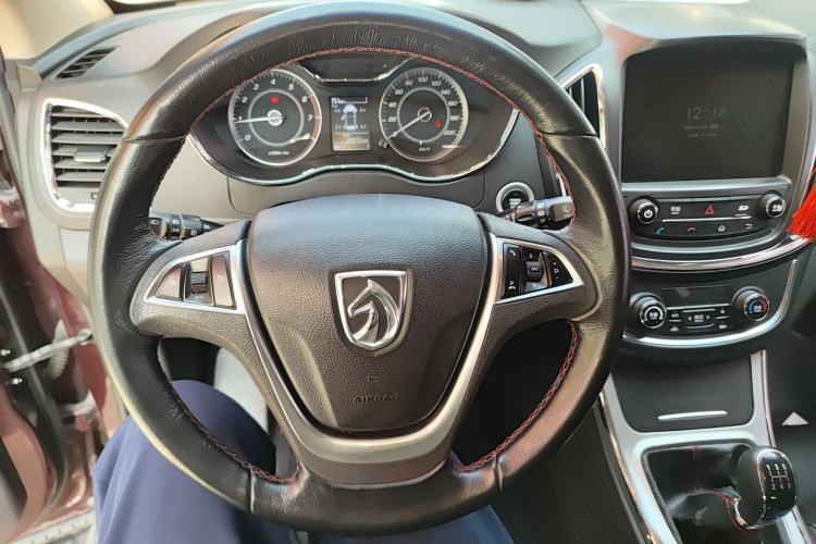 Used Baojun 560 2015 1.8L manual luxury version