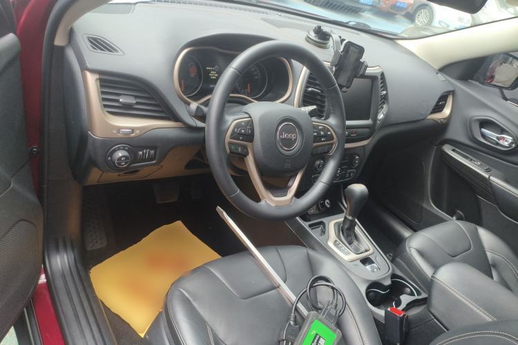 Used Jeep Cherokee 2016 2.0L Superior Edition