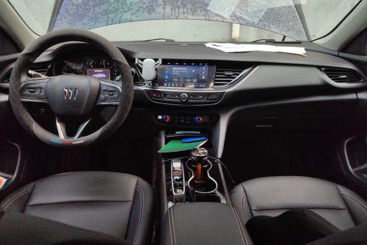 Used Buick Regal 2024 25T Deluxe Edition Center Console