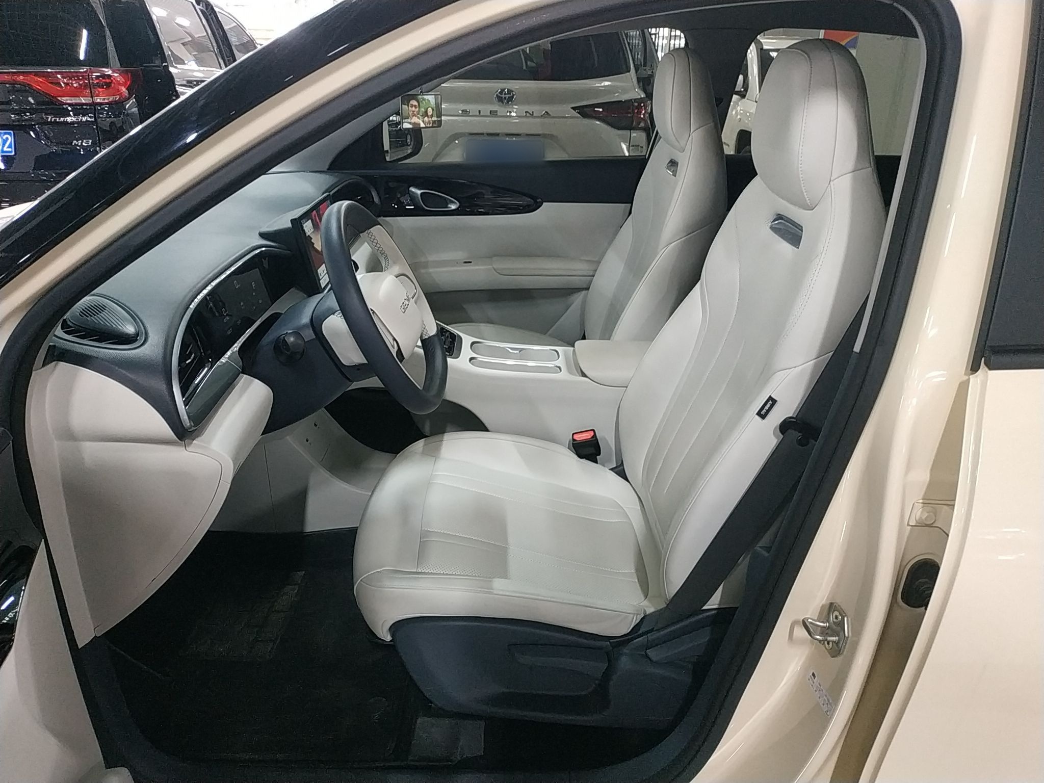 Переднее сиденье в автомобиле