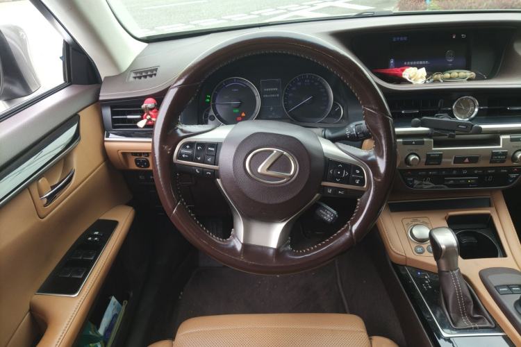 Used Lexus ES 2015 300h Comfort Edition