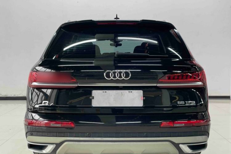 Used Audi Q7 2022 55 TFSI quattro S line Sport model
