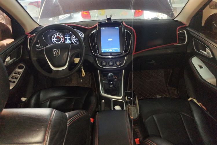 Used Baojun 560 2015 1.8L manual Comfort trim level
