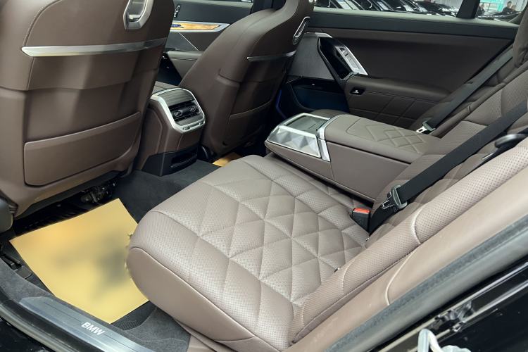 Used BMW 7 Series 2023 740Li Leading Edition Luxury Package
