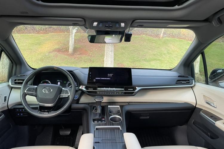 Used Toyota Granvia 2022 2.5L Hybrid Prestige Edition
