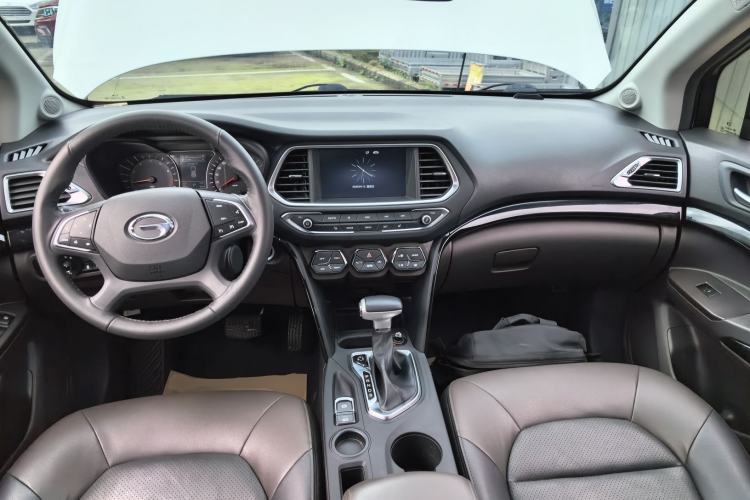 Used GAC Trumpchi GS4 2017 235T Automatic Two-Wheel Drive Luxury Smart Connectivity Version Center Console