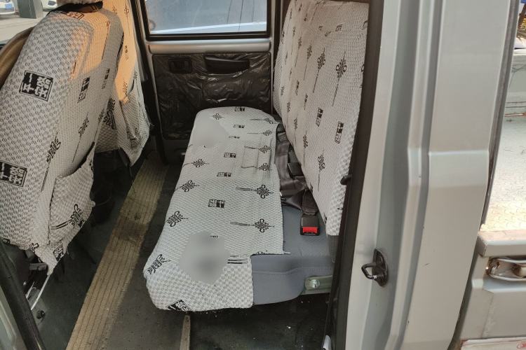 Used Wuling Rongguang Small Truck 2017 1.5L Double-Cab Basic Version L3C Left Rear Seat