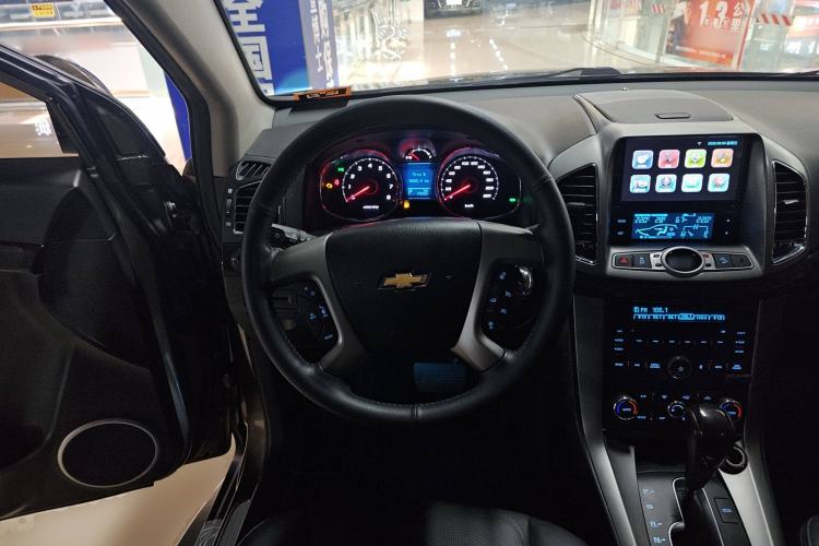 Used Chevrolet Captiva 2015 2.4L 4x4 Flagship Edition 7-Seater