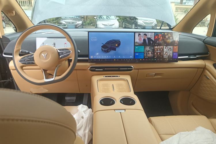 Used VOYAH Dream 2025 PHEV Four-Wheel Drive Excellence Kunpeng Edition
