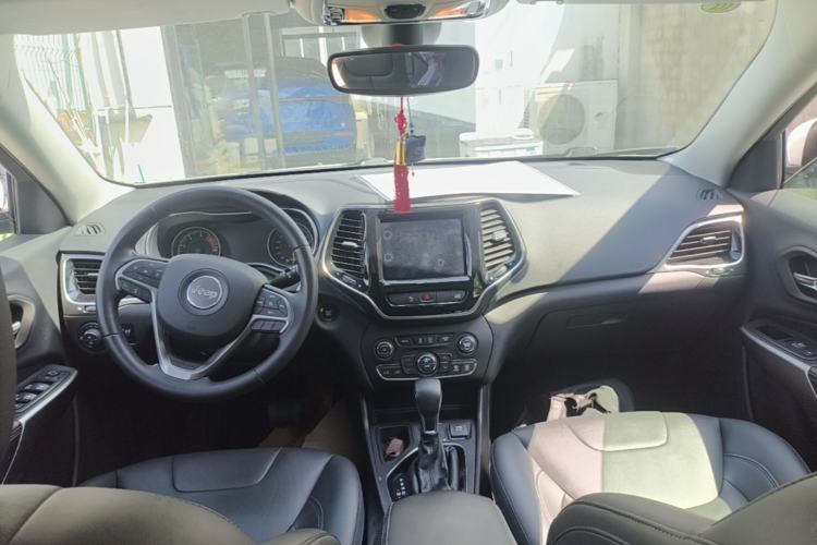 Used Jeep Cherokee 2019 2.0T Two-Wheel Drive Smart Enjoyment Version China VI