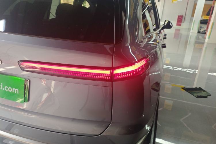 Used ONVO Luxeed L90 2025 Model—Ultra Six-Seater Version
