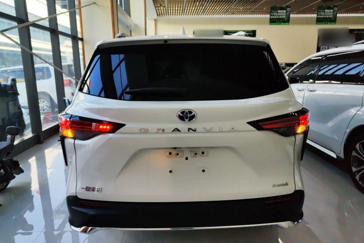 Used Toyota Granvia 2023 2.5L Hybrid Comfort Edition