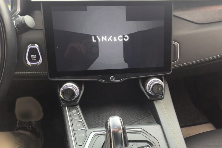 Used Lynk & Co 05 2020 2.0TD Two-Wheel Drive Shine Halo Audio And AC Panel