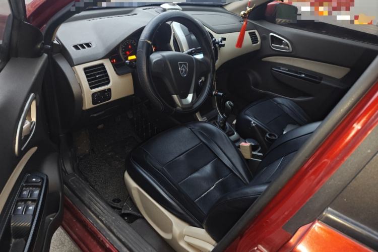 Used Baojun 630 2013 1.5L manual standard version Driver Seat