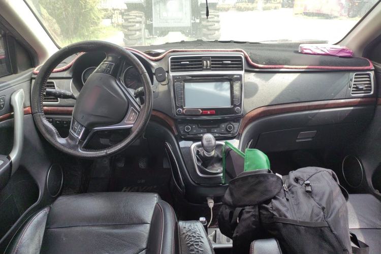 Used Haval H6 2014 Sport Edition 2.0T Diesel Manual Two-Wheel-Drive Elite Model Center Console